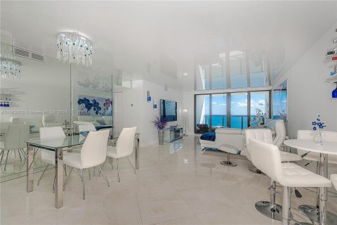 Condominio en alquiler en Hollywood, Florida, 2 dormitorios, 130.06 m2 № 1383018 - foto 6