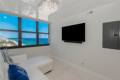 Condominio en alquiler en Hollywood, Florida, 2 dormitorios, 130.06 m2 № 1383018 - foto 9