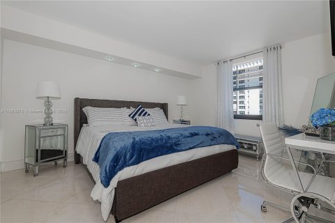 Condominio en alquiler en Hollywood, Florida, 2 dormitorios, 130.06 m2 № 1383018 - foto 13