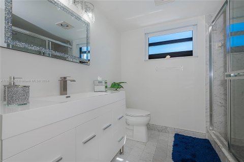 Condominio en alquiler en Hollywood, Florida, 2 dormitorios, 130.06 m2 № 1383018 - foto 15