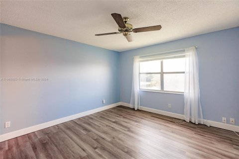 Condo in Sunrise, Florida, 2 bedrooms  № 1383020 - photo 17