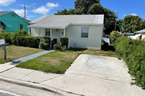 Casa en venta en Riviera Beach, Florida, 2 dormitorios, 66.89 m2 № 632275 - foto 1