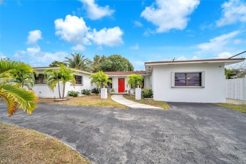 Villa ou maison à vendre à Cutler Bay, Floride: 5 chambres, 198.16 m2 № 1009040 - photo 1