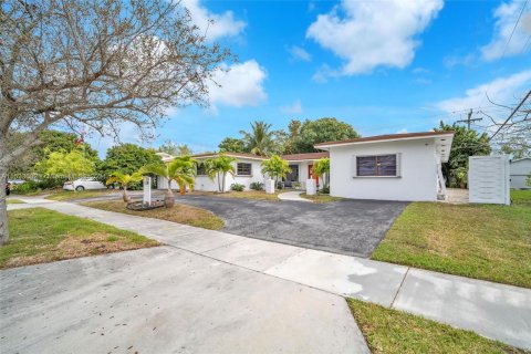 Villa ou maison à vendre à Cutler Bay, Floride: 5 chambres, 198.16 m2 № 1009040 - photo 3