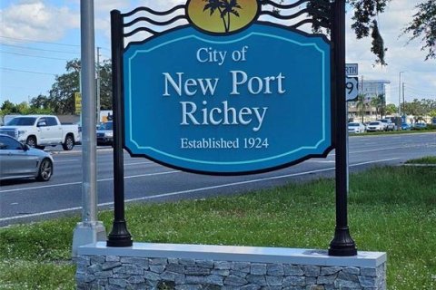 Commercial property in New Port Richey, Florida № 1339162 - photo 3