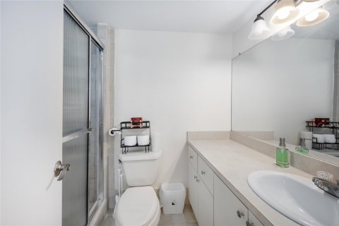 Condo in Lauderhill, Florida, 2 bedrooms  № 1175003 - photo 7