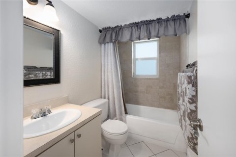 Condo in Lauderhill, Florida, 2 bedrooms  № 1175003 - photo 9