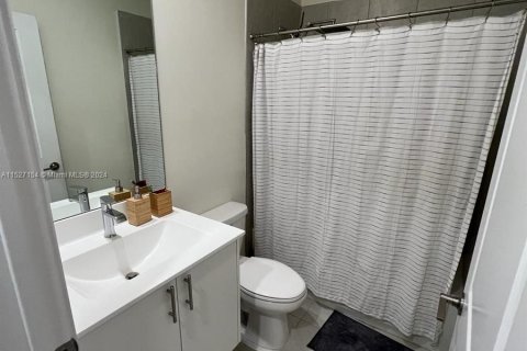 Townhouse in Doral, Florida 3 bedrooms, 199.65 sq.m. № 993595 - photo 23