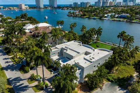 Casa en venta en Hollywood, Florida, 8 dormitorios, 624.12 m2 № 1239467 - foto 17