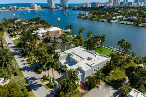 Casa en venta en Hollywood, Florida, 8 dormitorios, 624.12 m2 № 1239467 - foto 1