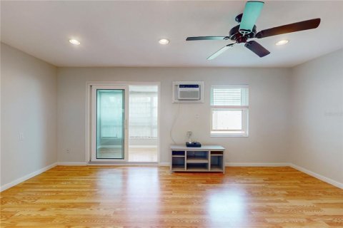 Condo in Bradenton, Florida, 1 bedroom  № 1375066 - photo 2