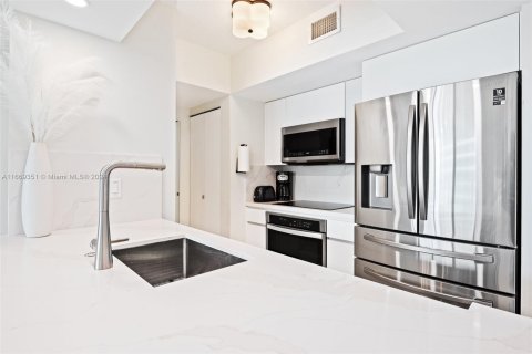 Condo in Fort Lauderdale, Florida, 2 bedrooms  № 1411985 - photo 12