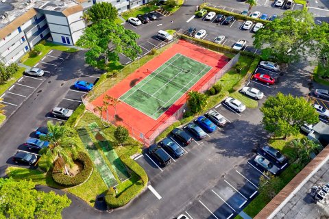 Condo in Tamarac, Florida, 1 bedroom  № 925581 - photo 16