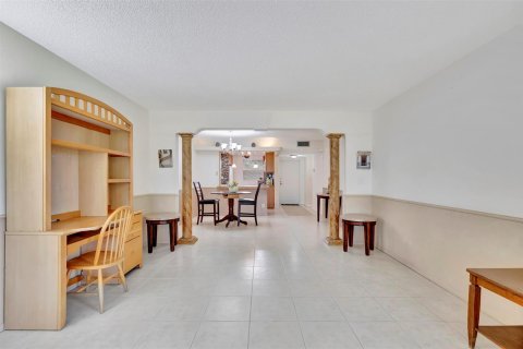 Condo in Tamarac, Florida, 1 bedroom  № 925581 - photo 29