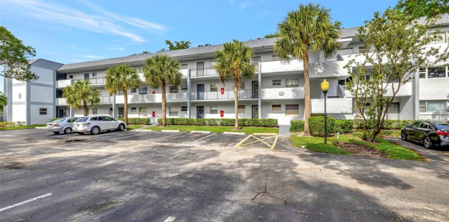 Condominio en Tamarac, Florida, 1 dormitorio  № 925581