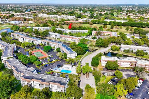 Condo in Tamarac, Florida, 1 bedroom  № 925581 - photo 11