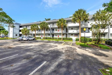 Condo in Tamarac, Florida, 1 bedroom  № 925581 - photo 2