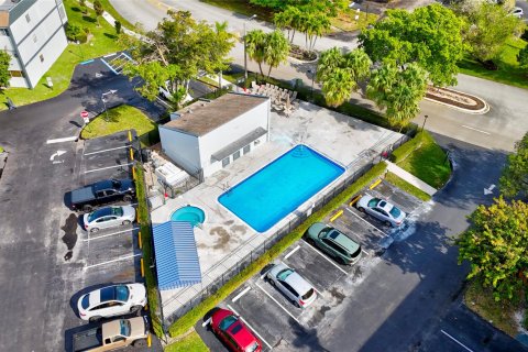 Condominio en venta en Tamarac, Florida, 1 dormitorio, 76.64 m2 № 925581 - foto 12