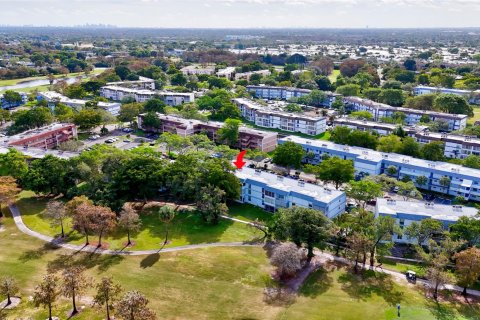 Condo in Tamarac, Florida, 1 bedroom  № 925581 - photo 7