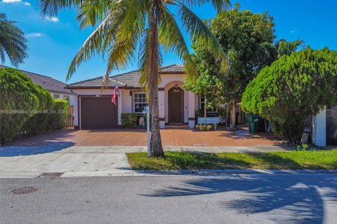 Villa ou maison à vendre à Miami Lakes, Floride: 4 chambres, 147.71 m2 № 1078937 - photo 2