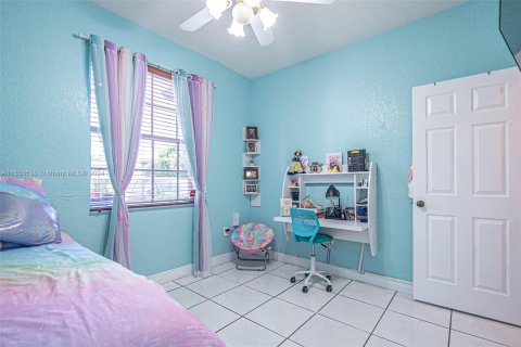 House in Miami Lakes, Florida 4 bedrooms, 147.71 sq.m. № 1078937 - photo 15