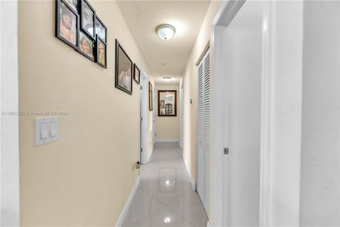 Casa en venta en Miami, Florida, 3 dormitorios, 173.36 m2 № 1333482 - foto 14