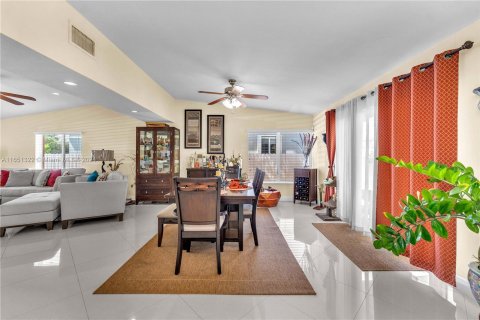 Casa en venta en Miami, Florida, 3 dormitorios, 173.36 m2 № 1333482 - foto 9