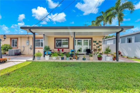 House in Miami, Florida 3 bedrooms, 173.36 sq.m. № 1333482 - photo 30