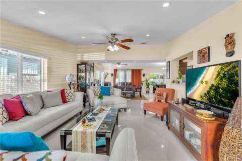 Casa en venta en Miami, Florida, 3 dormitorios, 173.36 m2 № 1333482 - foto 4