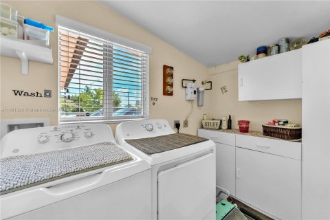 Casa en venta en Miami, Florida, 3 dormitorios, 173.36 m2 № 1333482 - foto 13