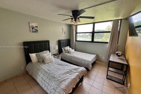 Condo in Weston, Florida, 2 bedrooms  № 1355142 - photo 26