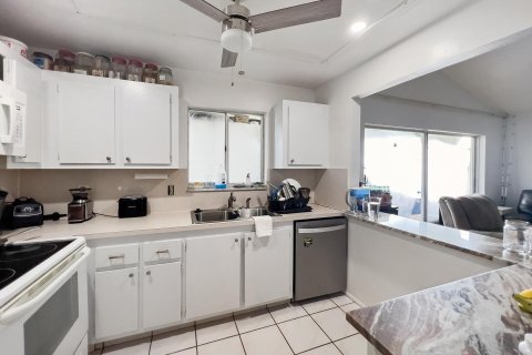 Condominio en venta en Palm Springs, Florida, 2 dormitorios, 102.47 m2 № 1118037 - foto 10