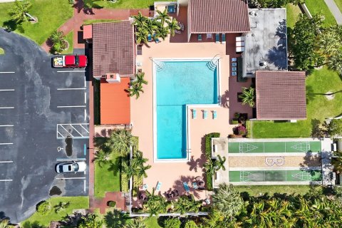 Condominio en venta en Palm Springs, Florida, 2 dormitorios, 102.47 m2 № 1118037 - foto 4