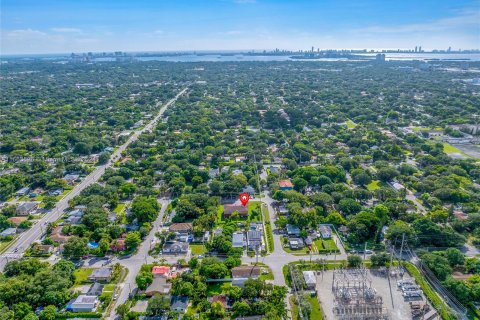 Propiedad comercial en venta en Miami, Florida № 1374274 - foto 20