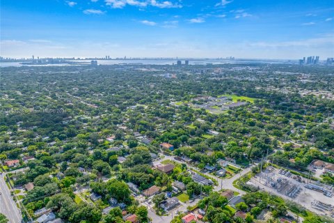 Propiedad comercial en venta en Miami, Florida № 1374274 - foto 23