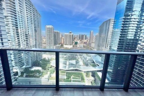 Condo in Miami, Florida, 1 bedroom  № 1374317 - photo 1