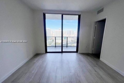 Condo in Miami, Florida, 1 bedroom  № 1374317 - photo 3