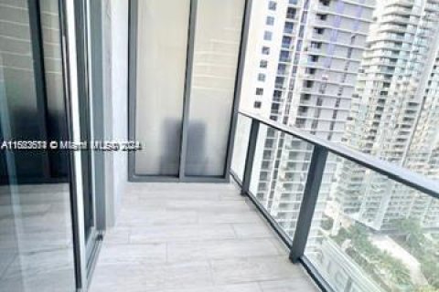 Condo in Miami, Florida, 1 bedroom  № 1374317 - photo 26