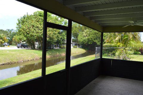 House in Wellington, Florida 3 bedrooms, 139.45 sq.m. № 1146299 - photo 6