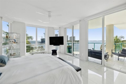 Condo in Miami, Florida, 4 bedrooms  № 1411896 - photo 28