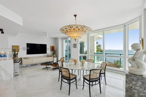 Condo in Miami, Florida, 4 bedrooms  № 1411896 - photo 12