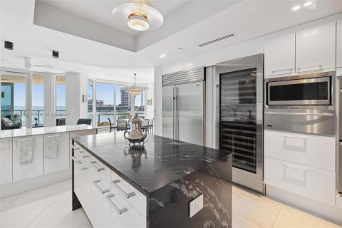 Condo in Miami, Florida, 4 bedrooms  № 1411896 - photo 24