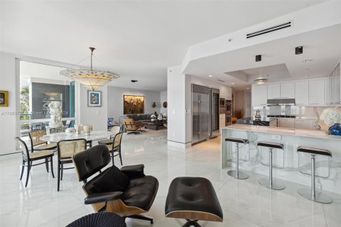 Condo in Miami, Florida, 4 bedrooms  № 1411896 - photo 16