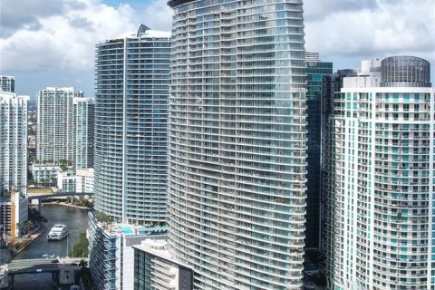 Condo in Miami, Florida, 2 bedrooms  № 1411894 - photo 1