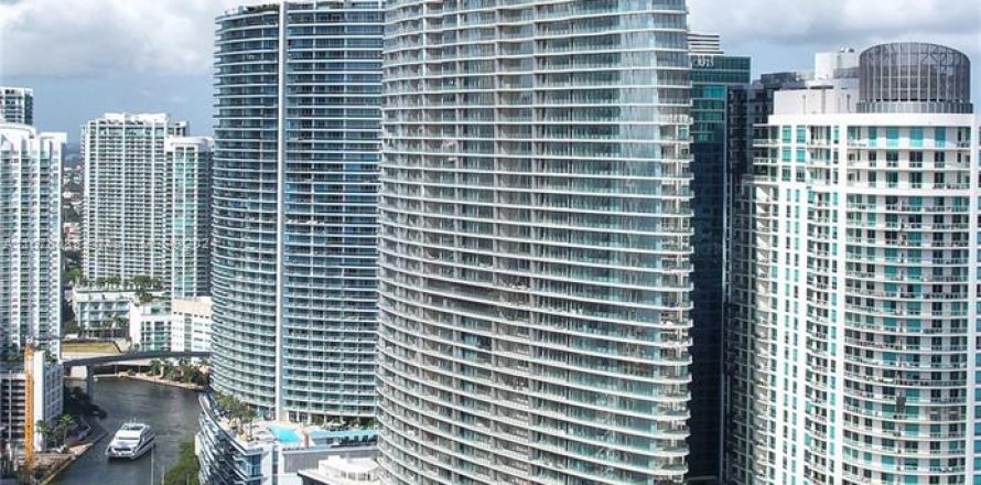 Condo in Miami, Florida, 2 bedrooms  № 1411894