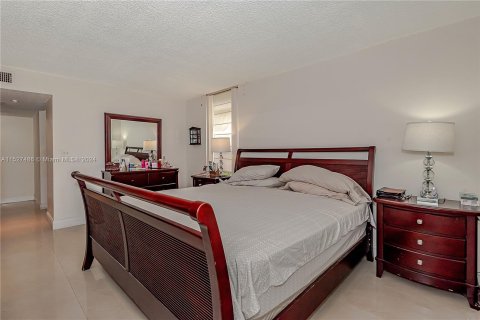Condo in Lauderhill, Florida, 2 bedrooms  № 991233 - photo 6