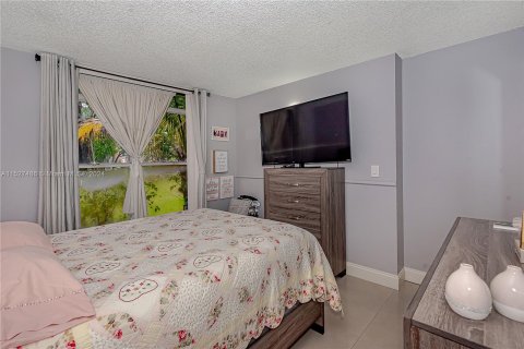 Condo in Lauderhill, Florida, 2 bedrooms  № 991233 - photo 8