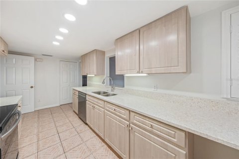 Condo in Orlando, Florida, 2 bedrooms  № 1109146 - photo 14