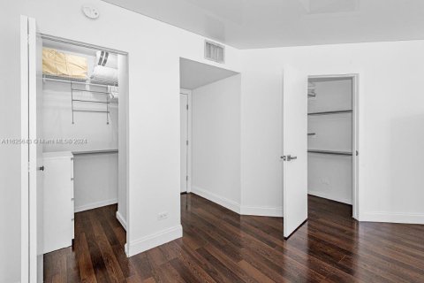 Condo in Miami Beach, Florida, 1 bedroom  № 1281980 - photo 14