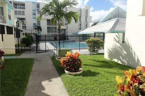 Condominio en venta en Lauderhill, Florida, 1 dormitorio № 1281981 - foto 6